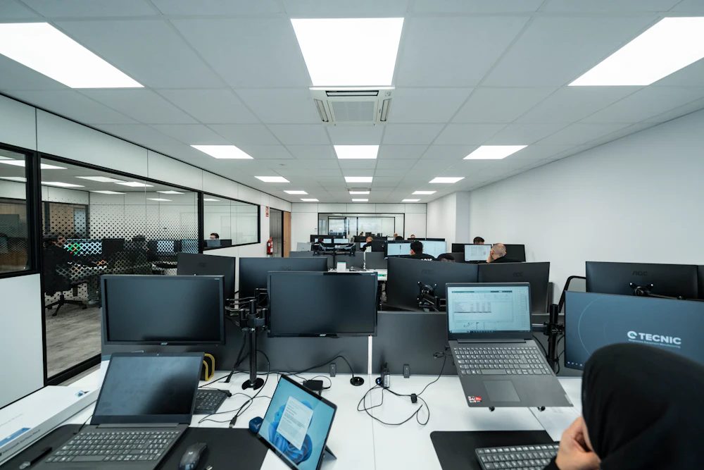Technical office workstations illustrating the exchange infrastructure behind consolidated crypto trading volume